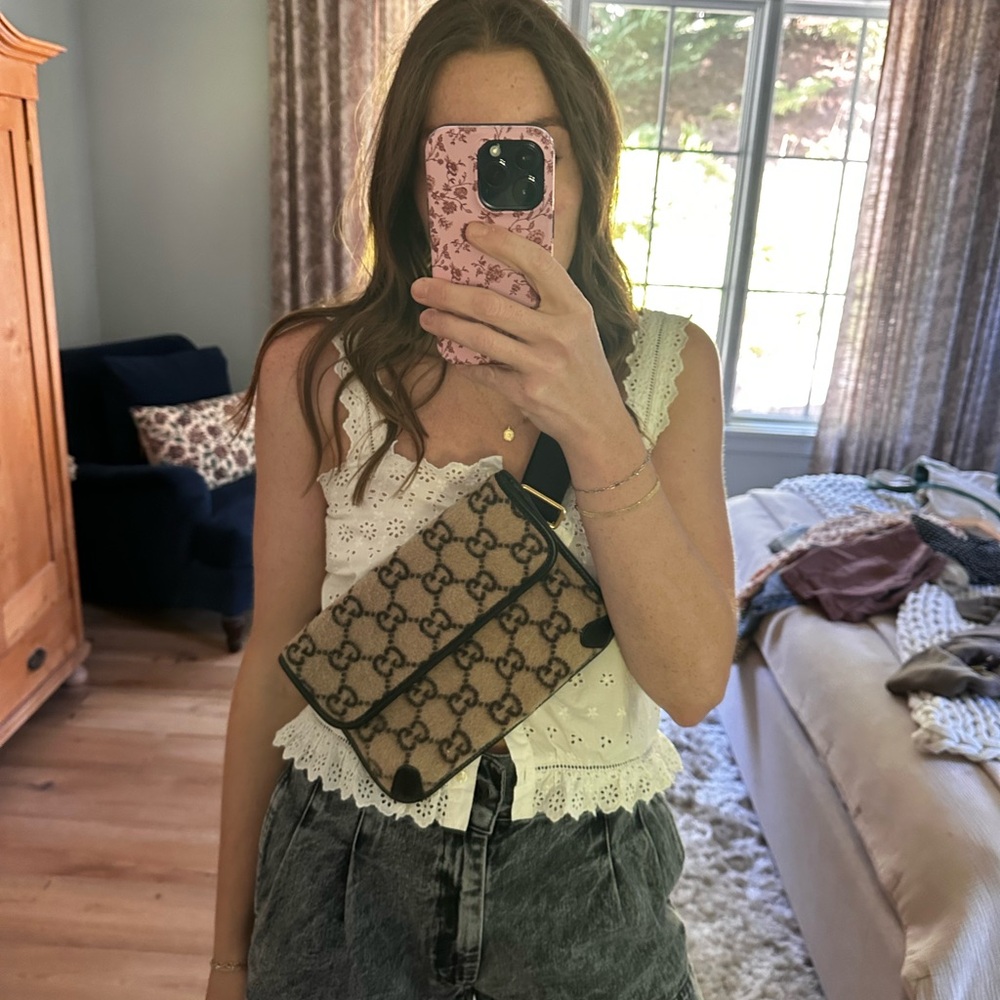 Gucci Tan and Black Logo Belt Bag - Picture 7 of 7
